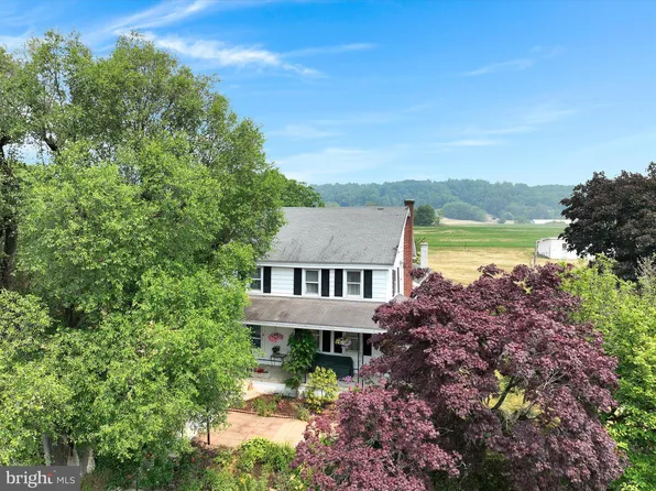1377 Mountain Dr, Fredericksburg, PA 17026