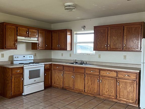 3rd image of 1209 Lake Dr