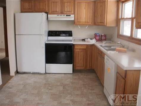 2nd image of 16625 Selden Ave