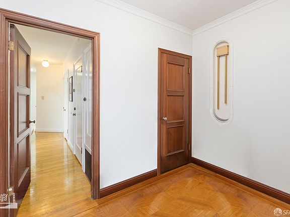 4th image of 2723 Irving St