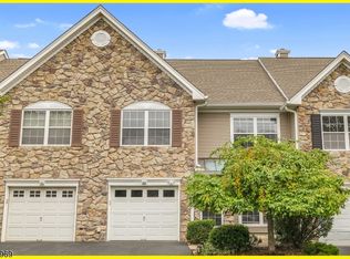 16 Raleigh Ct, Basking Ridge, NJ 07920