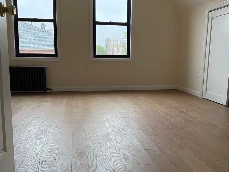 2238 Benson Ave #3 — Photo 2