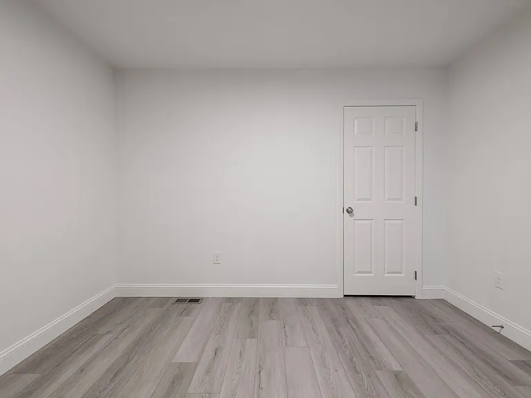 Middle Bedroom