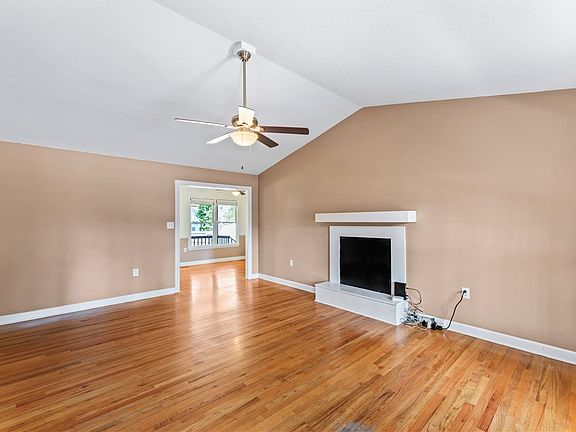 4th image of 1001 Laurel Ave E