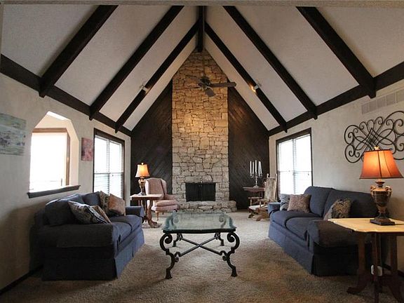 5th image of 1123 NE Clubhouse Ct