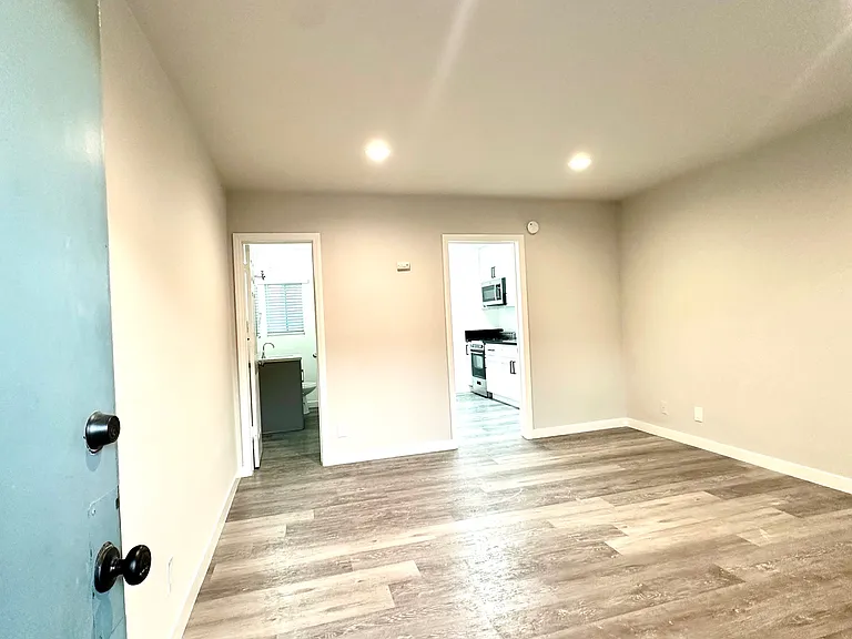 Kingston Apartments — Photo 13