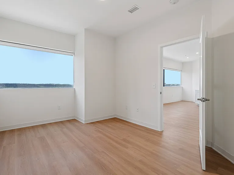 7 West 7th Apartments — Photo 43