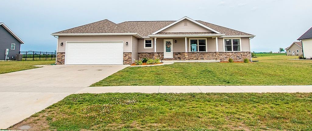 604 S John St, Teutopolis, IL 62467 | Zillow