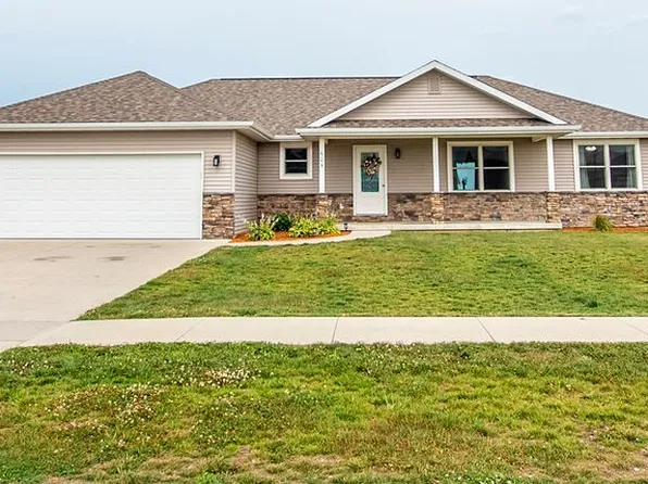 604 S John St, Teutopolis, IL 62467