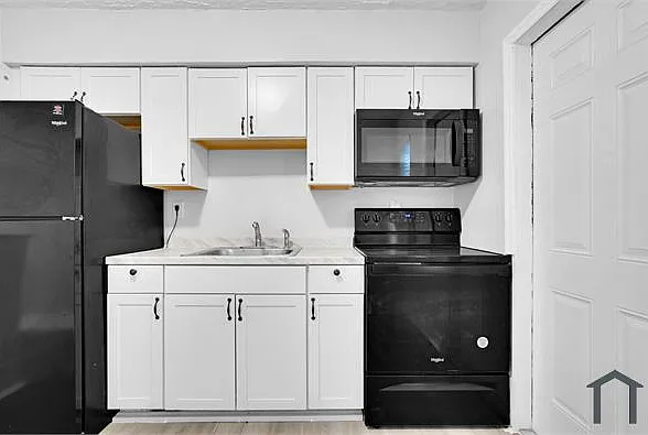 746 SW 4th St #2 — Photo 1