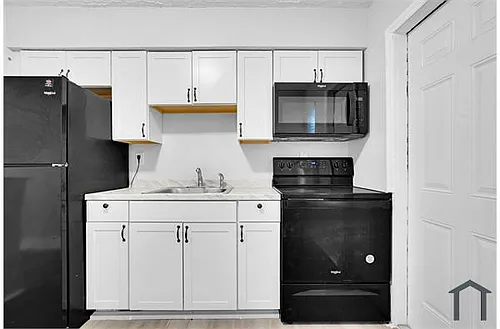 746 SW 4th St #2 Photo 1