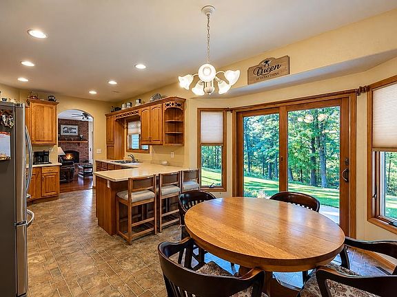 4th image of 2405 Crystal Ln