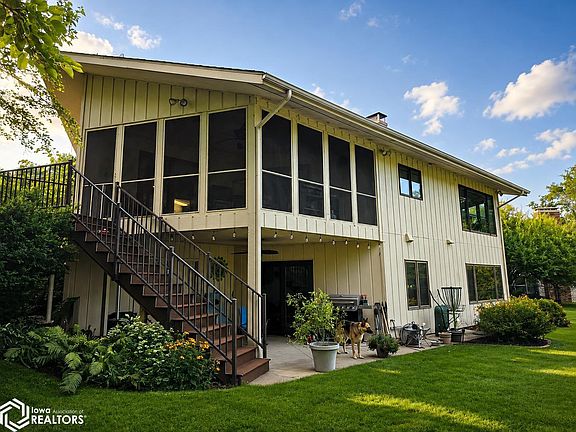 3rd image of 3304 Crystal Dr