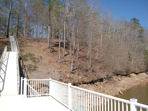 5th image of 240 Cedar Cove Dr