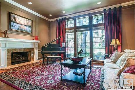 4th image of 6642 Mimms Dr