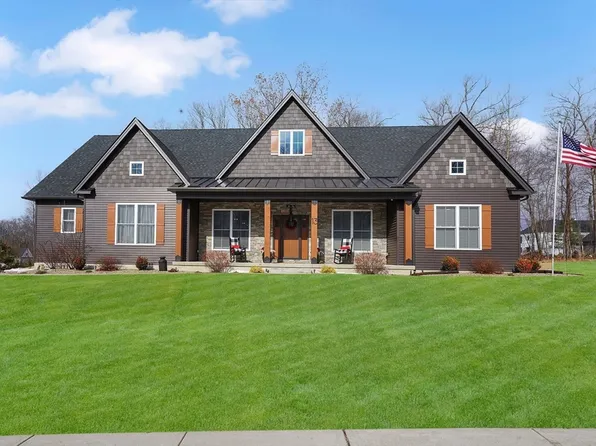 13 Autumn Ridge Rd, Ludlow, MA 01056