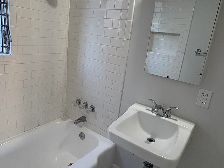 137 N 5th St #A — Photo 16