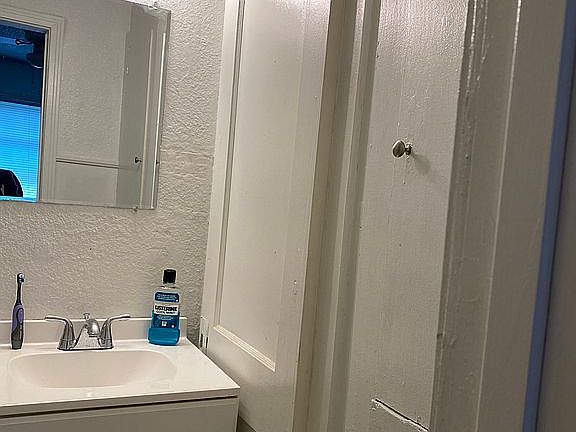 3rd image of 907 Mimosa Dr