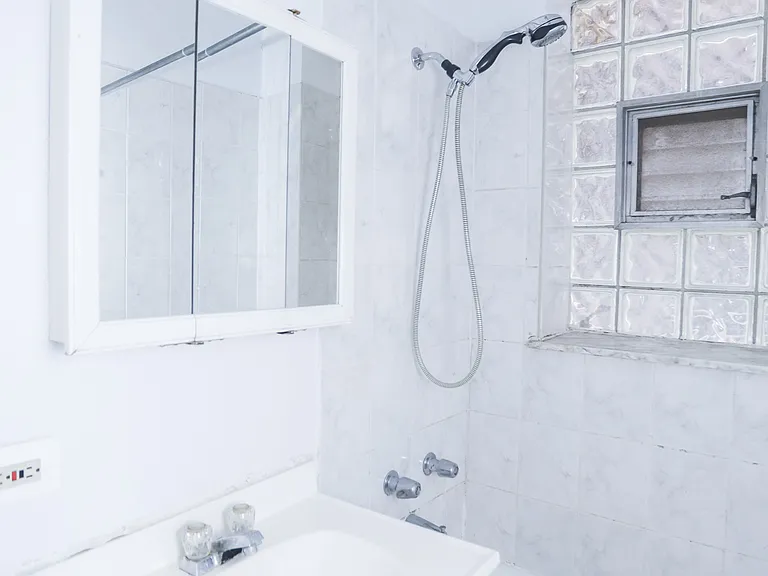 2473 W Gunnison St #3 — Photo 6