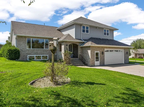 1370 Wiley Blvd NW, Cedar Rapids, IA 52405