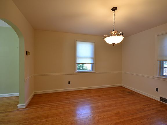 2nd image of 207 W Greenwood Ave