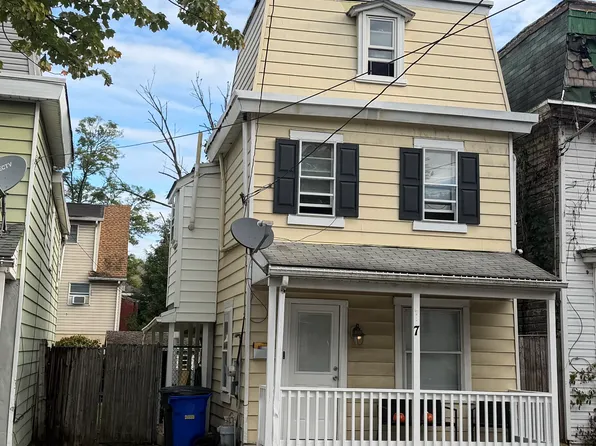 7 Chestnut St, Pottstown, PA 19464