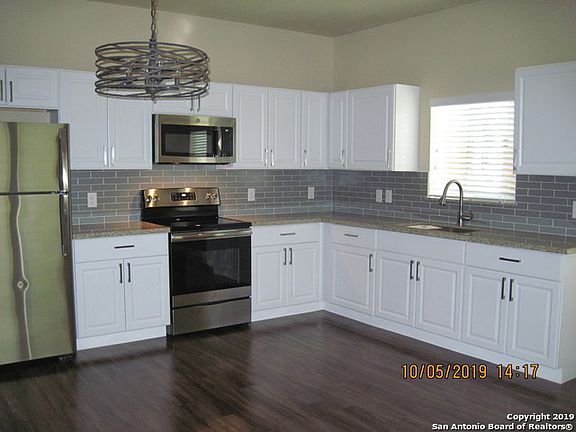 3rd image of 203 Esma St