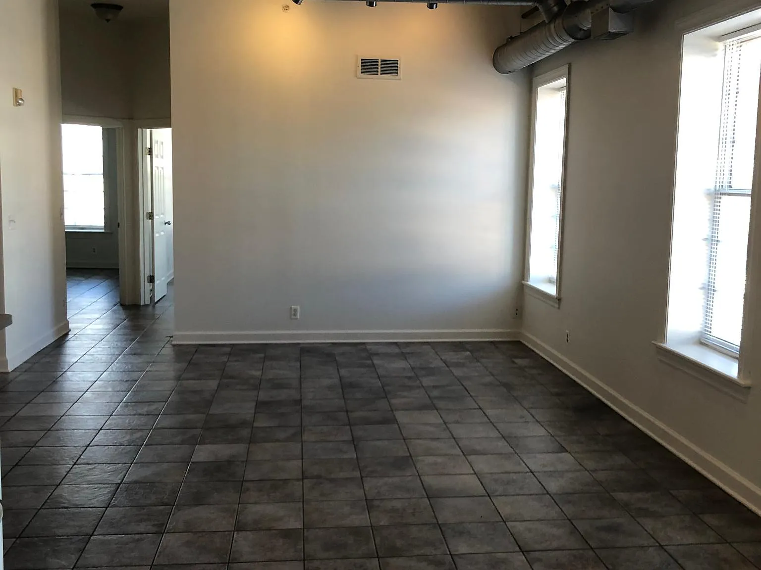 207 S Washington St — Photo 3