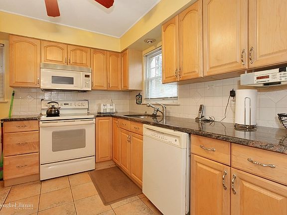 5th image of 782 Caroline Ave