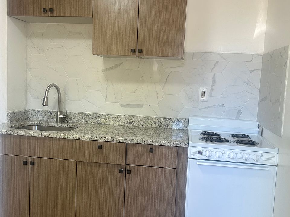 1st image of 202 Woodlawn Cir #1
