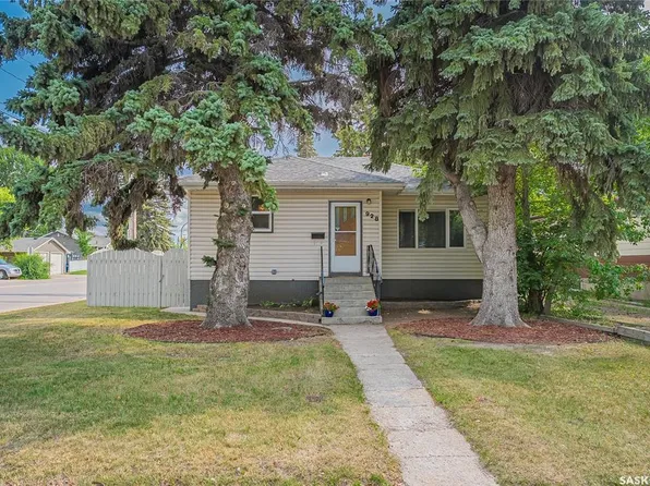 928 1ST STREET E, Saskatoon, SK S7H 1T3