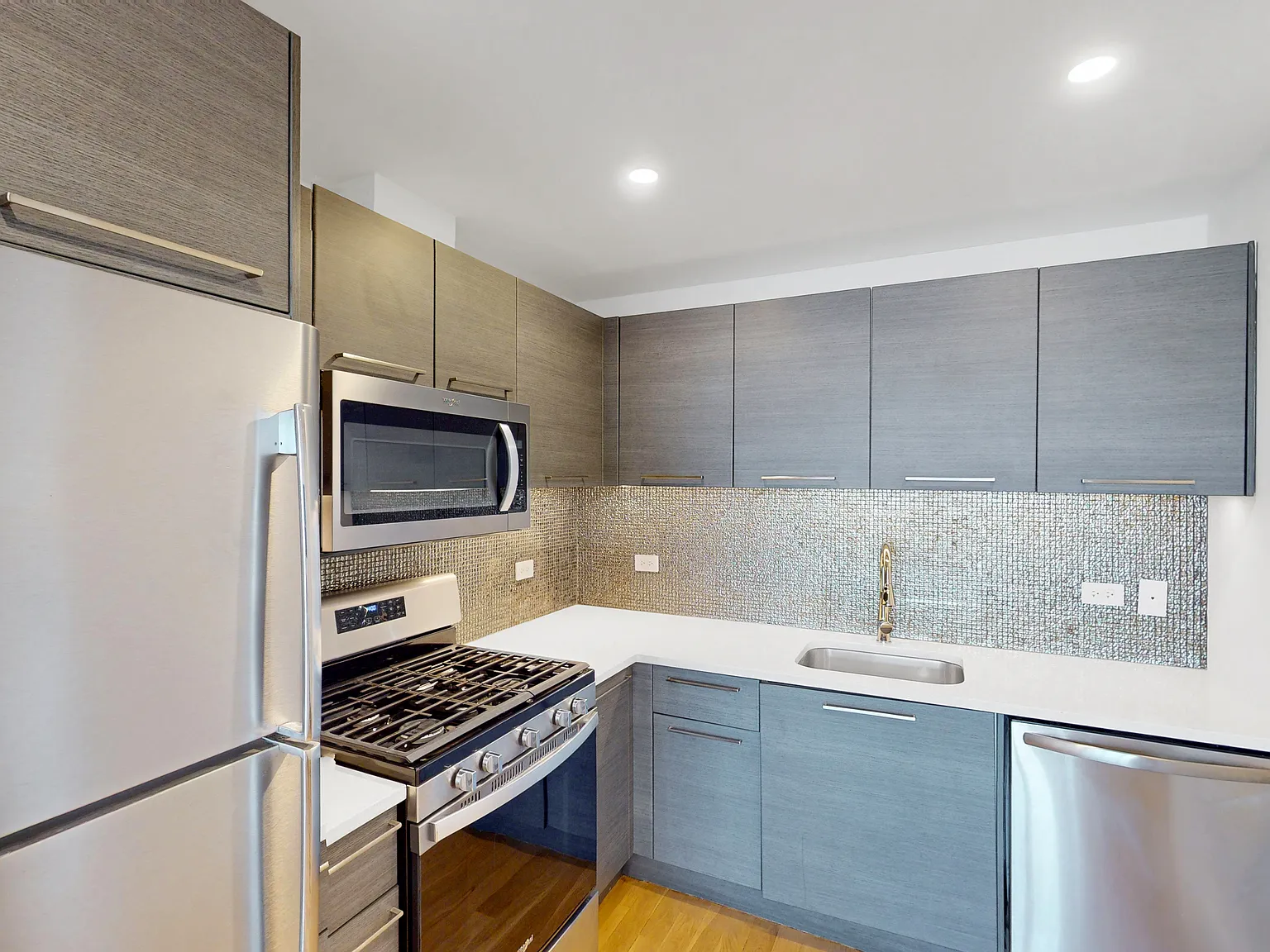 11-15 Broadway — Photo 4
