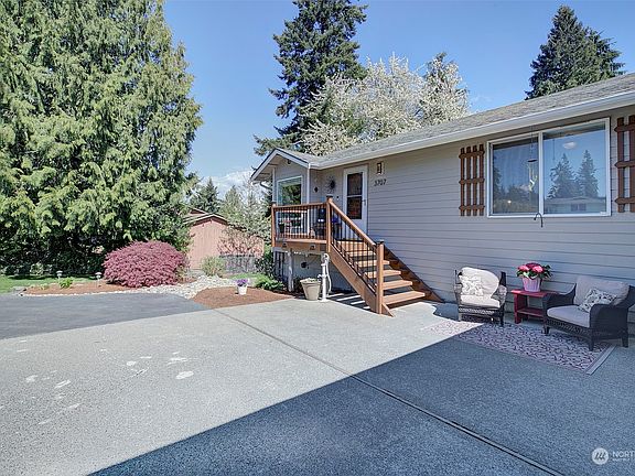 4th image of 3707 101st Avenue SE