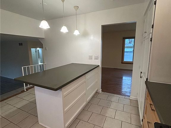 5th image of 124 Granada Cir