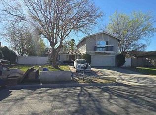 943 W Valencia St, Rialto, CA 92376