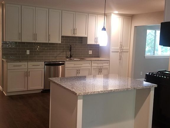 3rd image of 5121 Glade St