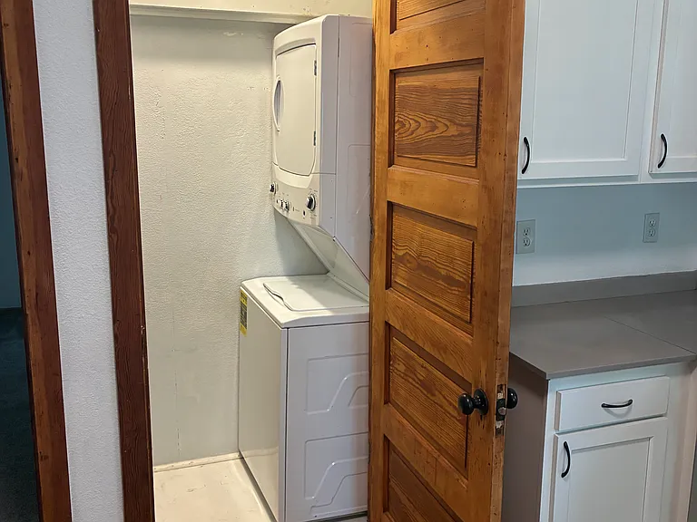 120 E Brown St — Photo 8