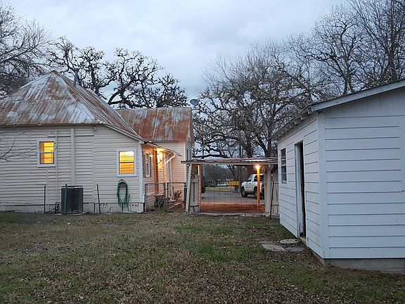 Large shed/workshop in backyard