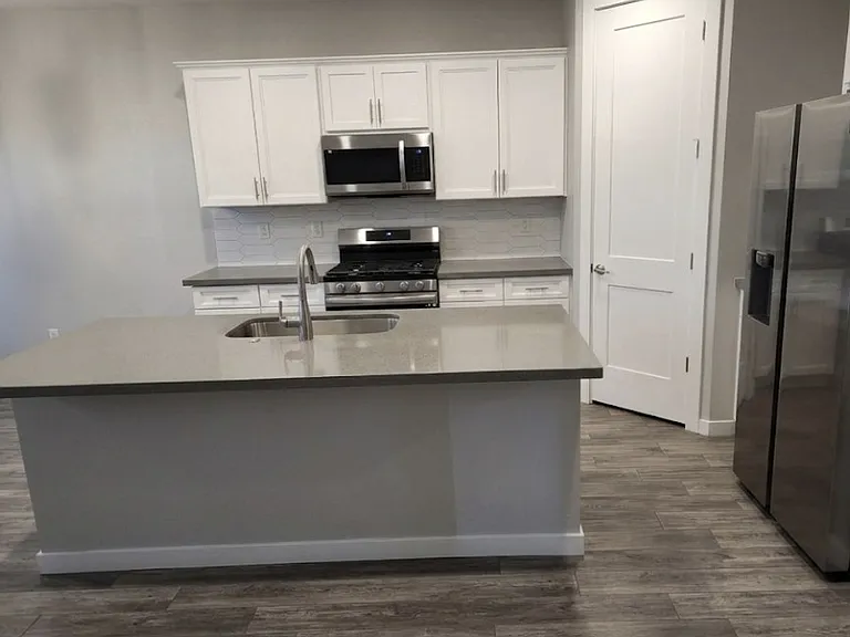 1376 E Avenida Isabela — Photo 6