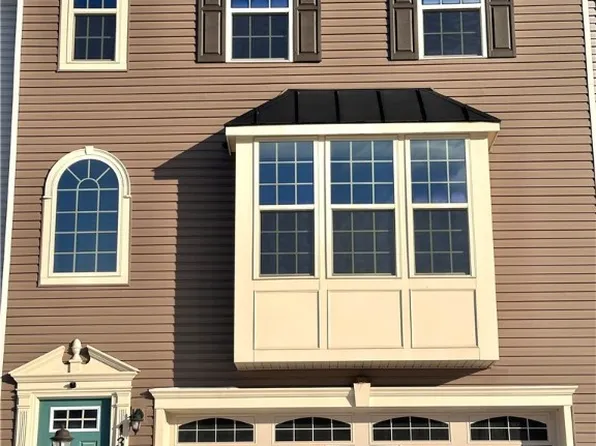 137 Arbor Trail Dr #137, Mc Kees Rocks, PA 15136