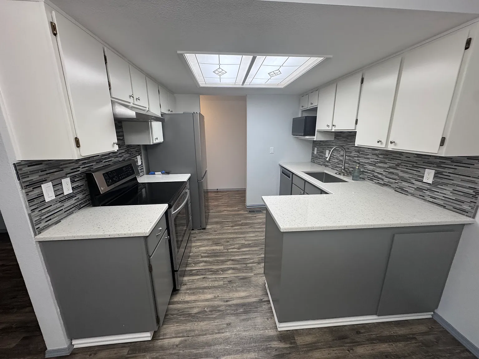 2 bed, 1002 sqft, $2,300 — Photo 3