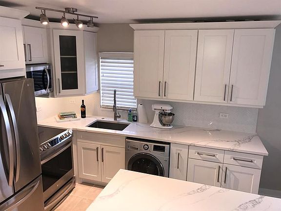 4th image of 3915 S Flagler Dr APT 201