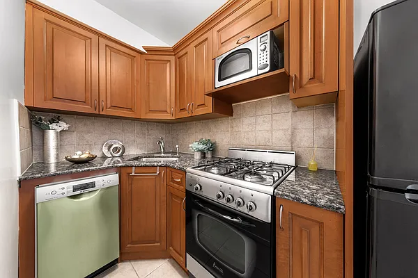 Sold by Compass | media 5