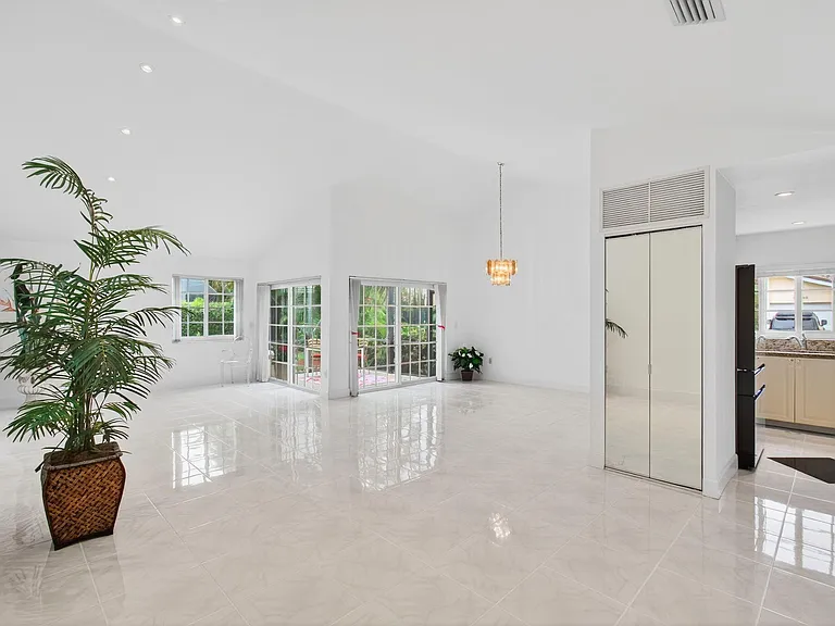 6105 Via Laguna Ln — Photo 22