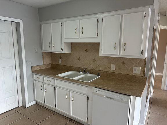 3rd image of 6826 Longmeade Ln