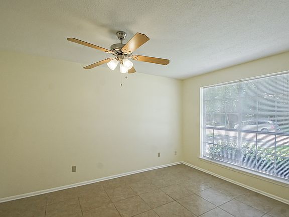 4th image of 530 Driftwood Cir