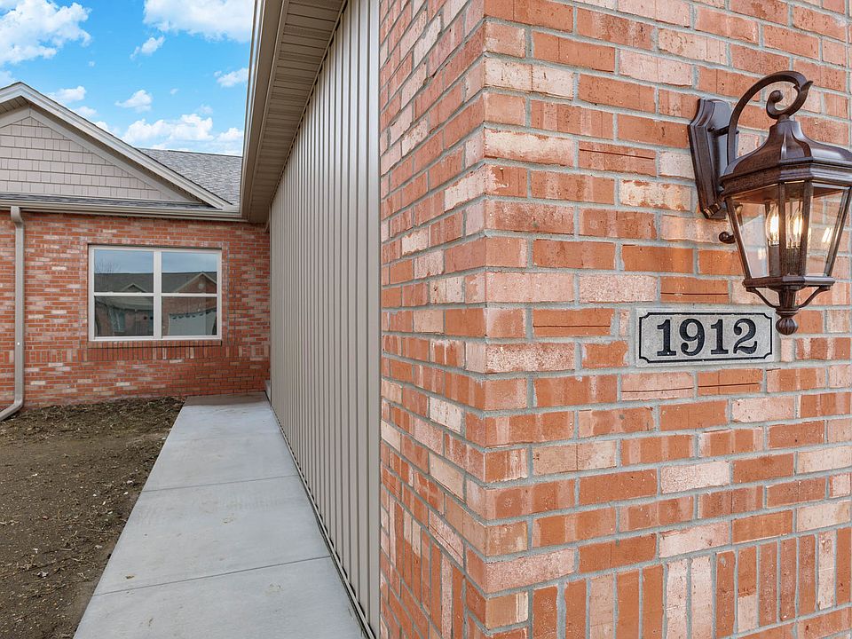 1912 Dunraven Rd, Bloomington, IL 61704 Zillow