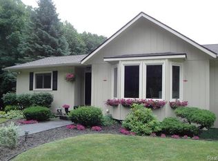 13388 Rohn Rd, Fenton, MI 48430