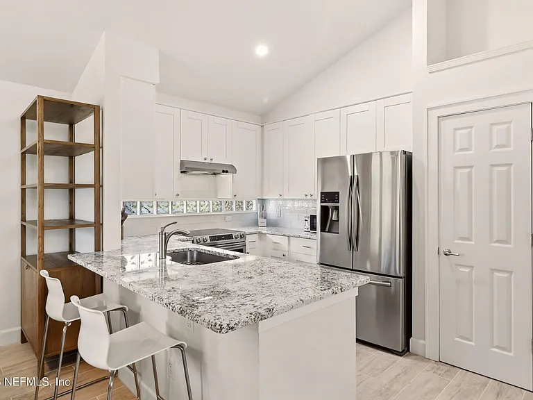 120 Alsace Ct — Photo 14