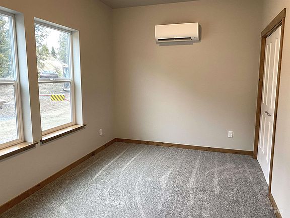 5th image of 401 Highline Ln